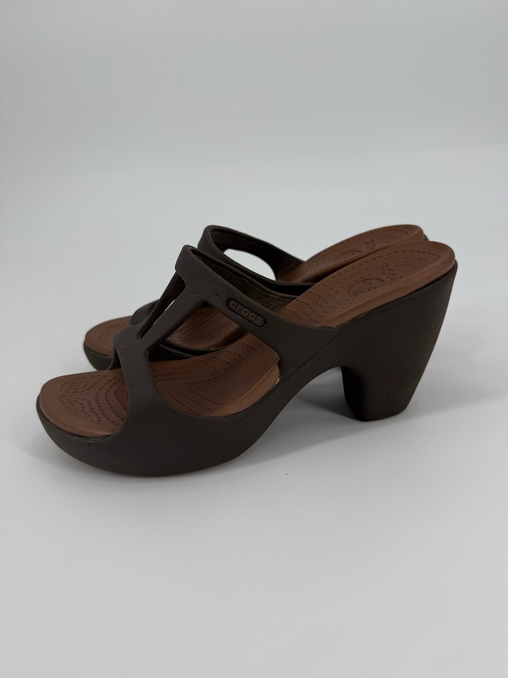 Crocs Cyprus IV Block Heel Sandal | Espresso | 8 - Picture 5 of 7
